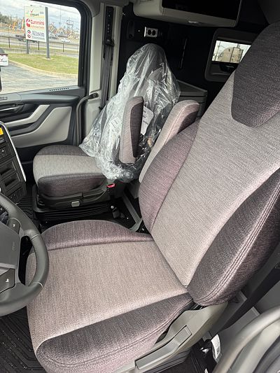2026 Volvo VNL64T840