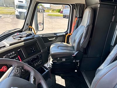 2024 Volvo VNL64T860