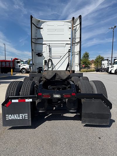 2021 Volvo VNL64T760