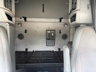 2023 Volvo VNL64T760
