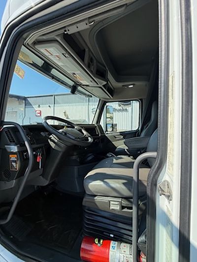 2019 Volvo VNL64T740