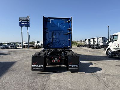 2021 Freightliner CASCADIA 126