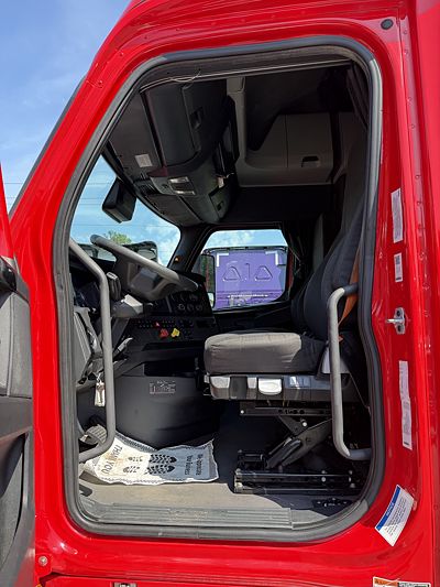 2023 Freightliner CASCADIA 126