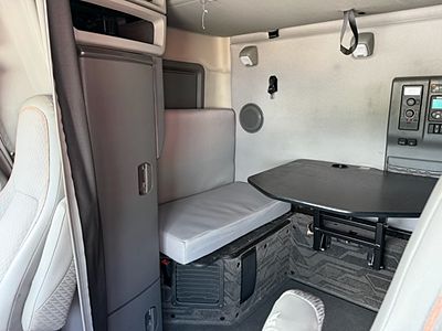2022 Volvo VNL64T760