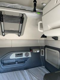 2025 Volvo VNL64T860