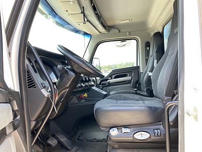 2025 Kenworth T880
