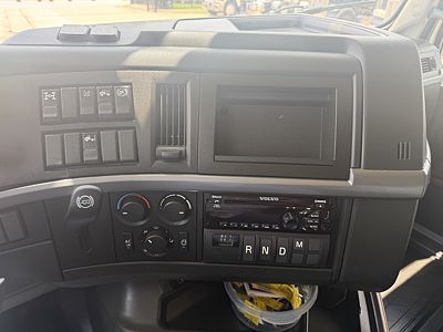 2019 Volvo VNR64T400