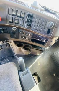 2017 Volvo VNL64T630