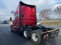 2025 Volvo VNL64T660