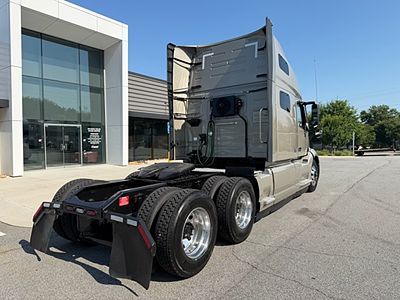2023 Volvo VNL64T760