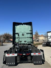 2025 Volvo VNL64T660