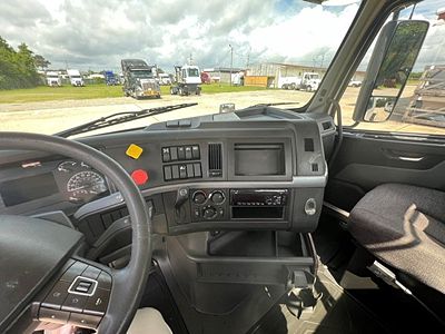 2019 Volvo VNL