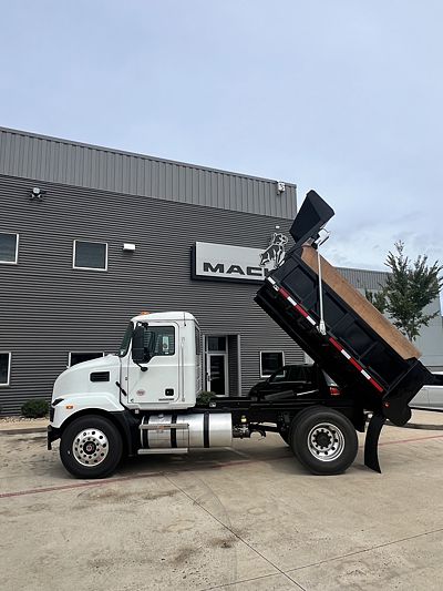 2027 Mack MD742