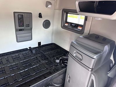 2021 Volvo VNL64T760