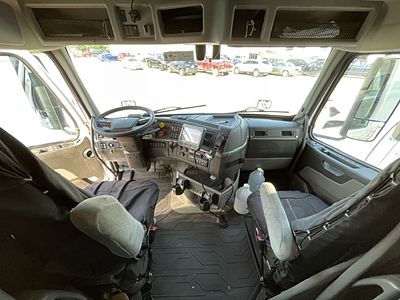 2021 Volvo VNL64T760