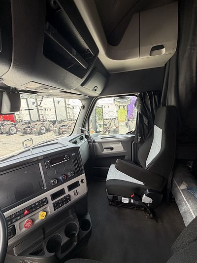 2019 Freightliner CASCADIA 126