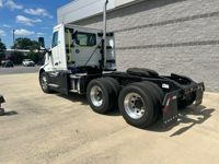 2025 Volvo VNL64T300