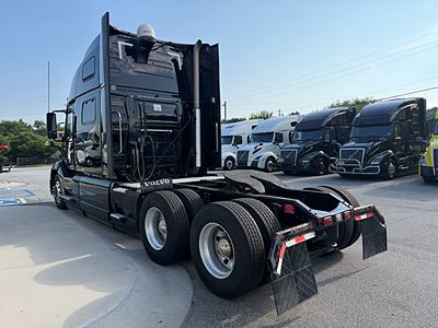 2022 Volvo VNL64T860