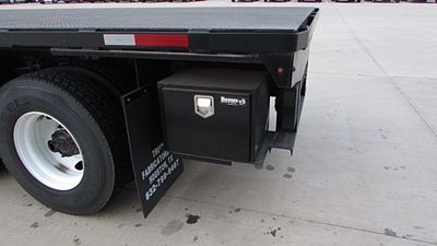 2025 Volvo VHD64B300