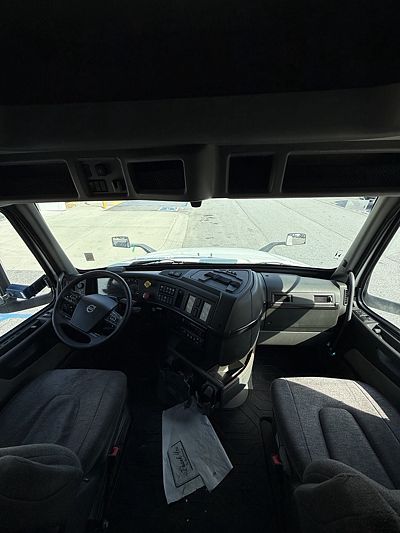 2020 Volvo VNL64T760