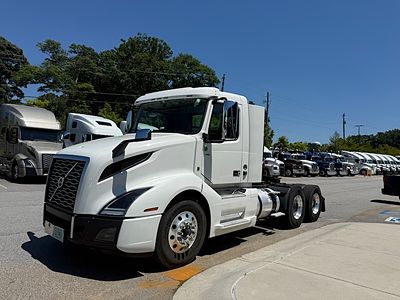 2022 Volvo VNL64T300