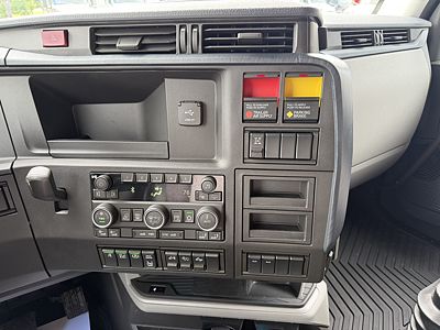 2027 Volvo VNL64T860