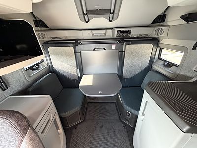 2027 Volvo VNL64T860