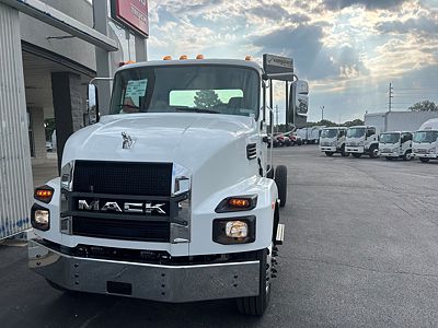 2027 Mack MD742