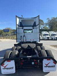 2025 Volvo VNL64T300