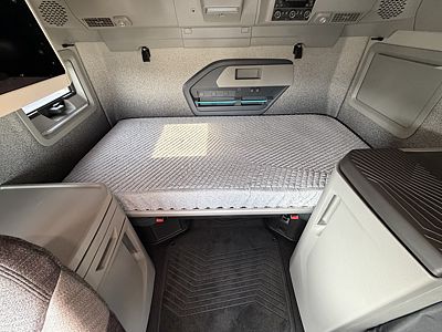 2027 Volvo VNL64T860