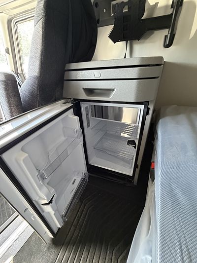 2027 Volvo VNL64T860