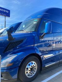 2025 Volvo VNL64T860