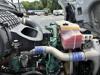 2021 Volvo VNL64T860