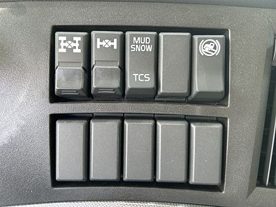 2025 Volvo VNR64300