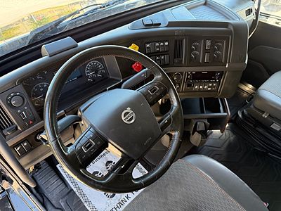 2022 Volvo VNL64T760