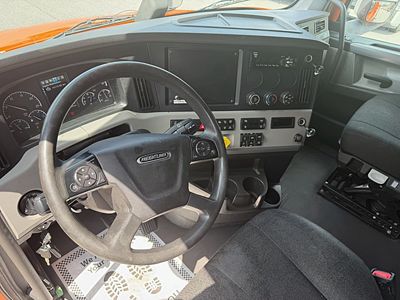 2019 Freightliner CASCADIA 126