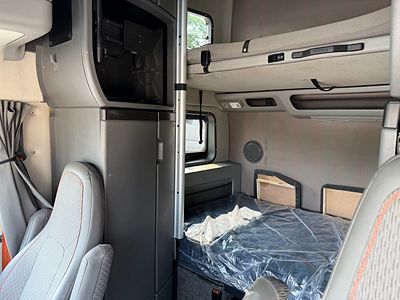 2023 Volvo VNL64T860
