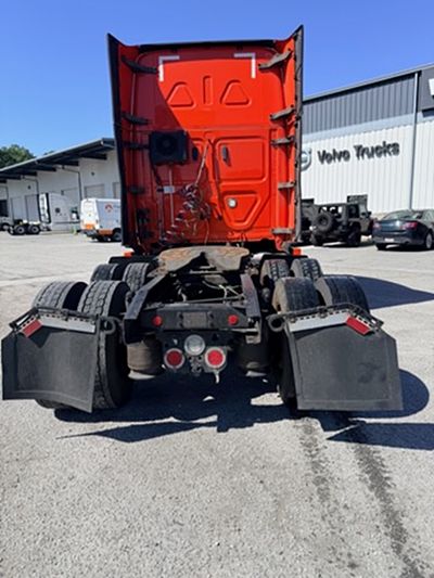2020 Freightliner CASCADIA 126
