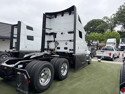 2027 Volvo VNL64T860