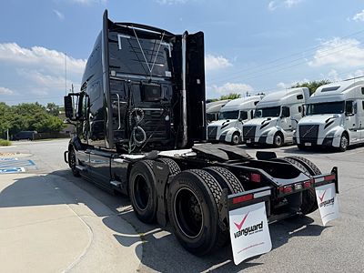 2023 Volvo VNL64T760