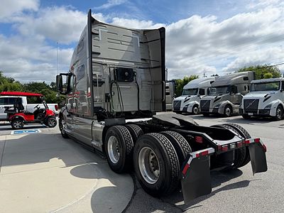 2023 Volvo VNL64T760