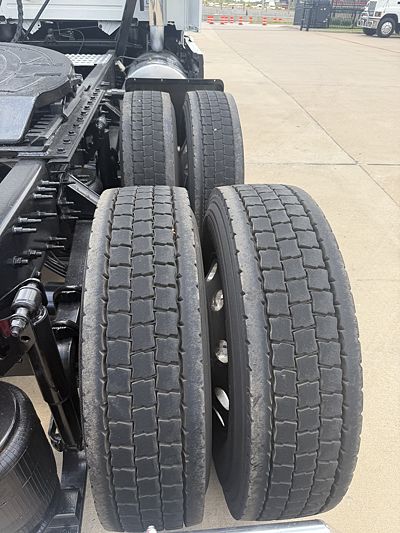 2019 Volvo VNR64T400