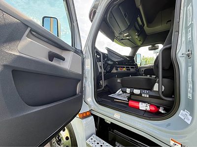 2020 Freightliner CASCADIA 126