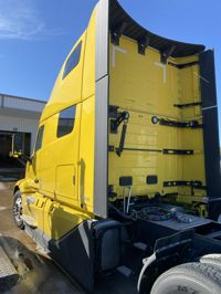 2025 Volvo VNL64T860