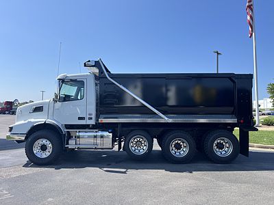 2026 Volvo VHD84B300