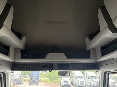 2027 Volvo VNL64T860