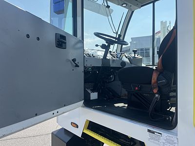 2022 Autocar ACTT42