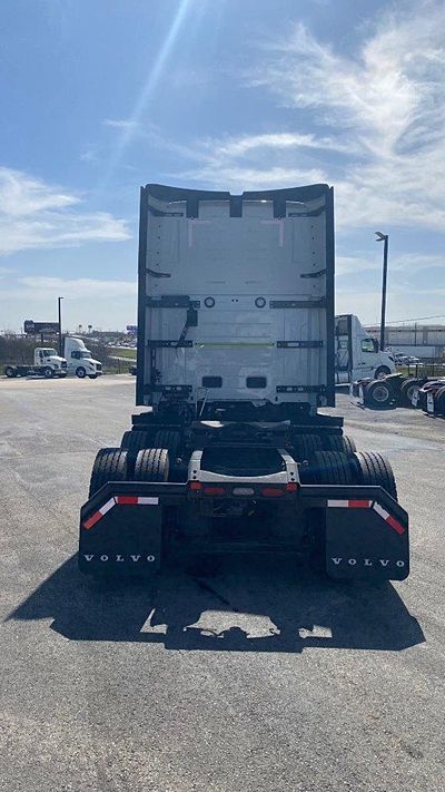 2025 Volvo VNL64T660