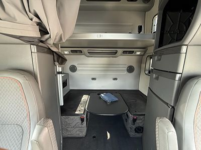 2023 Volvo VNL64T860
