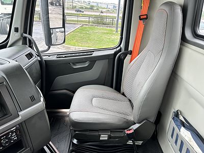 2020 Volvo VNR64T300